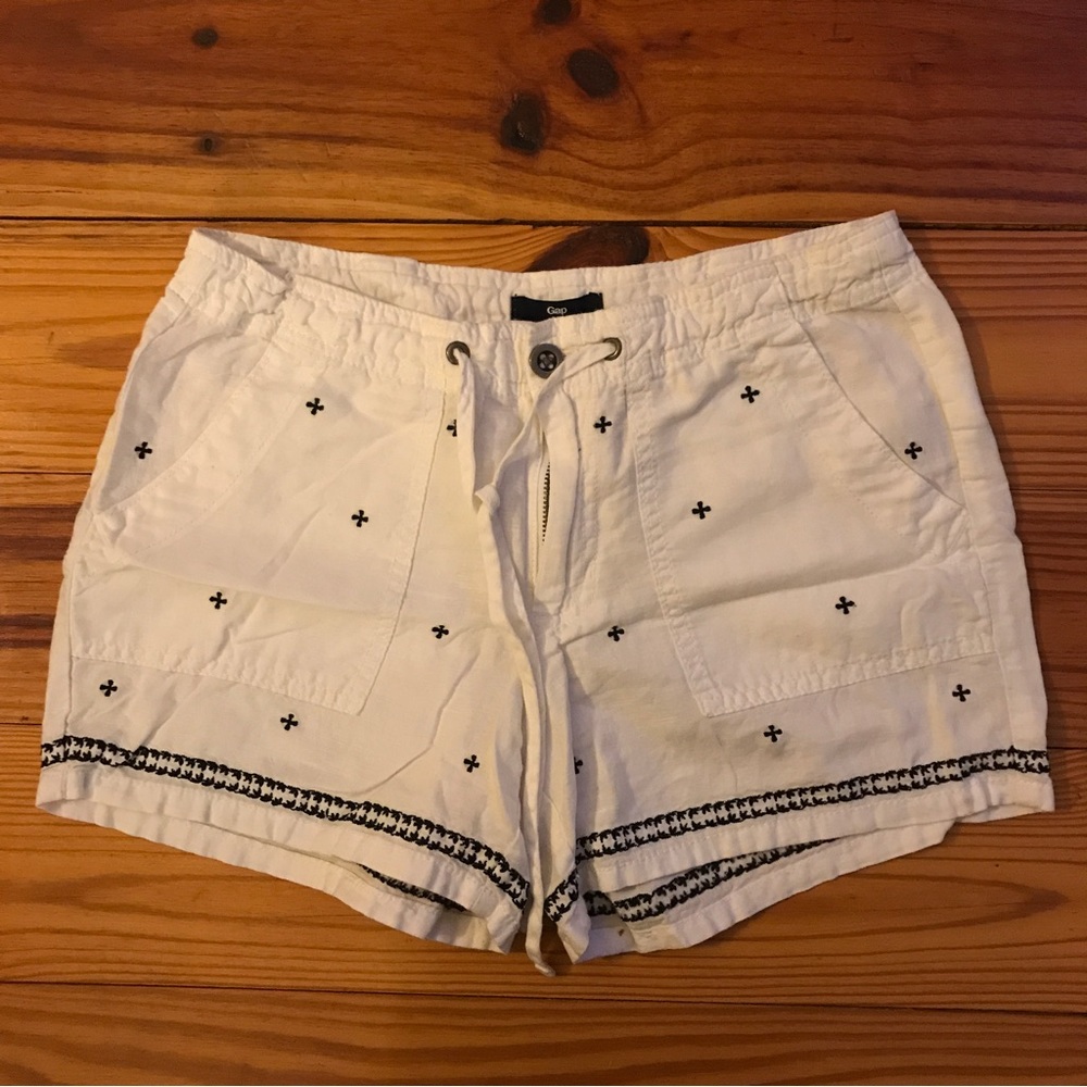 Gap White Navy Cotton Embroidered Shorts, EUC, 2